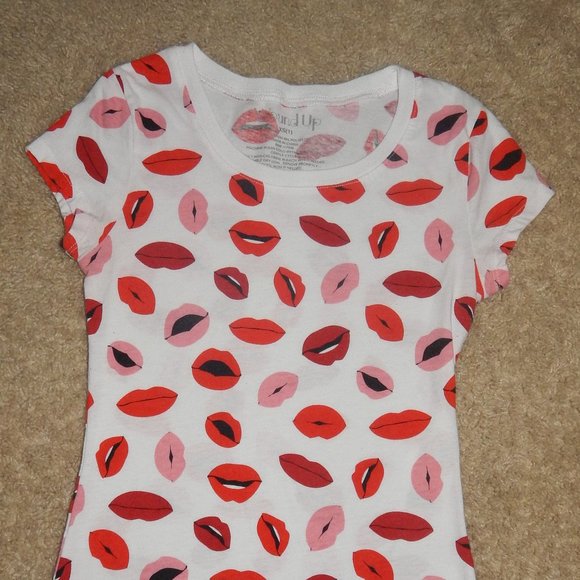 Wound Up Red and Pink Lips Short Sleeve Tee - Picture 2 of 8